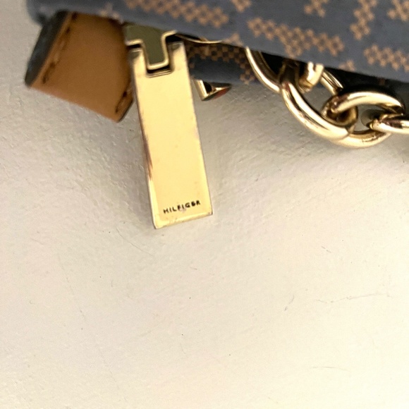 🎄. Cute Tommy Hilfiger Blue/Grey Fabric Crossbody Bag - Picture 4 of 10